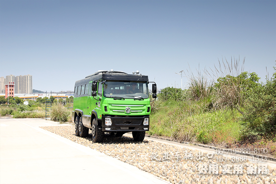 <strong>恶劣路况的福音：东风6X6客车，25座210马力公交越野型客车上线</strong>
