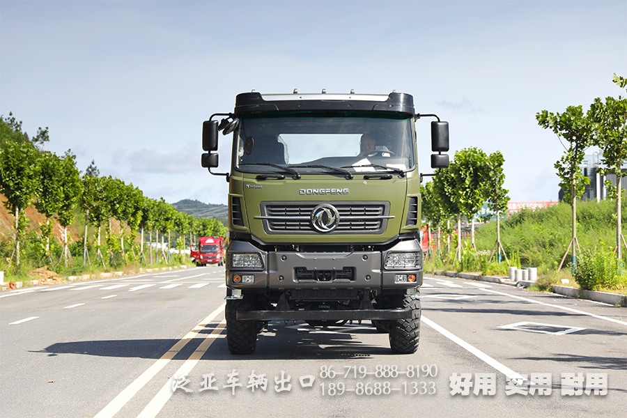 三桥卡车,重型卡车底盘,340马力底盘,长途货车底盘,驾乘感舒适,25吨专用车底盘,12.5-20人字花纹胎