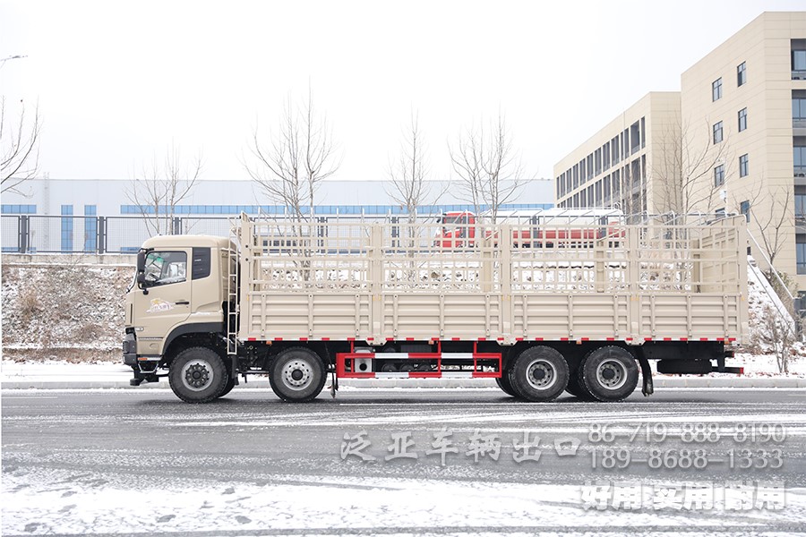 东风8x4仓栅车，东风平头一排半驾驶室，东风重型仓栅车，东风大承载力越野卡车，东风十二档变速卡车，东风420L油箱，仓栅运输车，大马力卡车