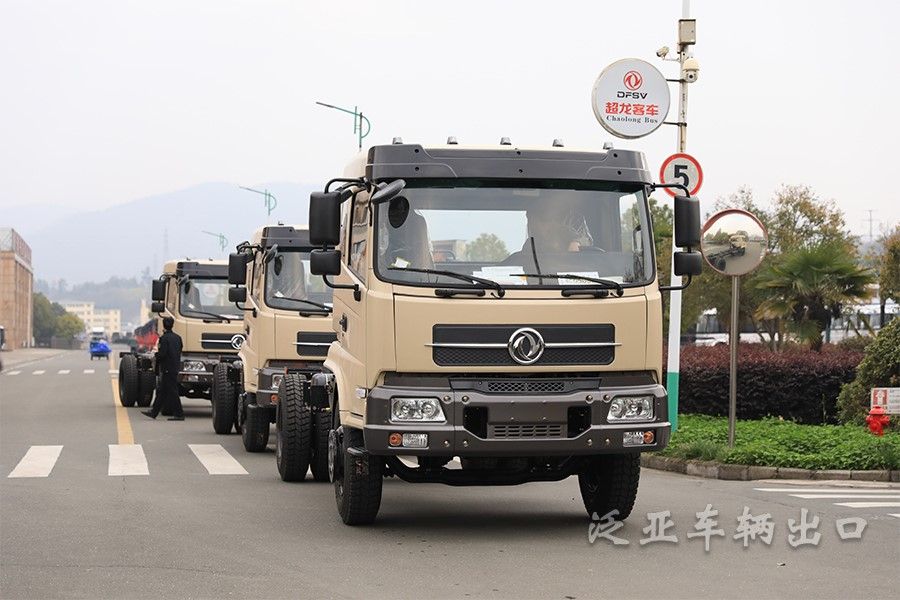 <strong>东风4x2越野用车底盘批量交付下线</strong>